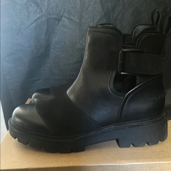 UGG Black Boots Classic Comfort - Picture 8 of 11